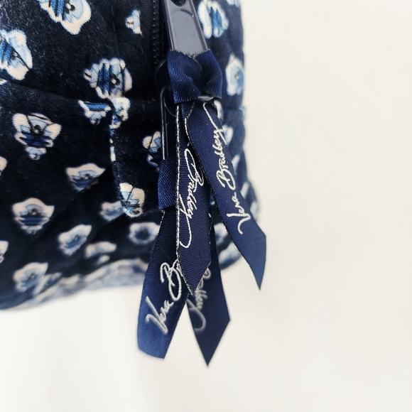 Retired Vera Bradley Navy Seaport Bag - Picture 2 of 4
